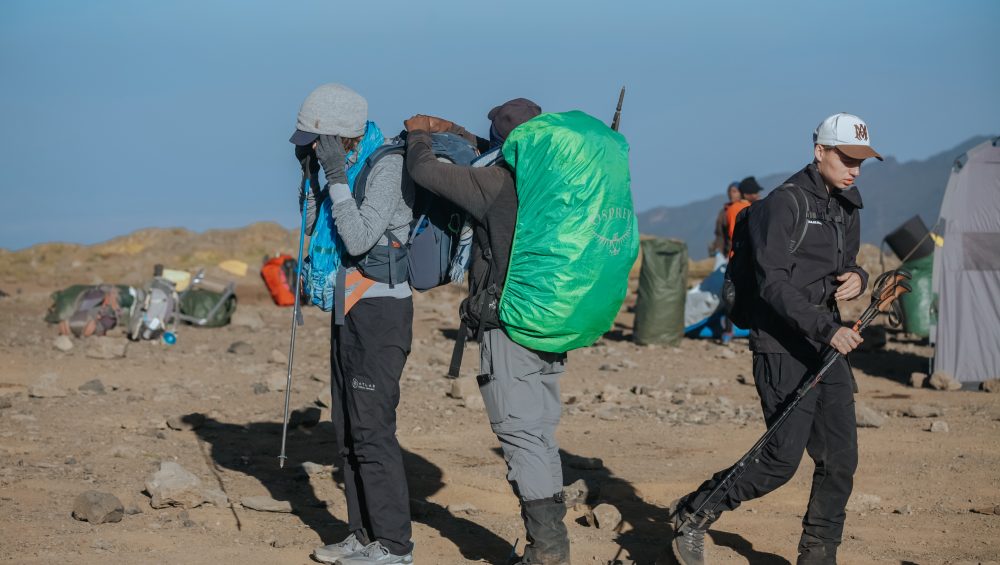 7 Days vs 8 Days Kilimanjaro comparison showing trekking routes, acclimatization, cost, and climbing duration differences.