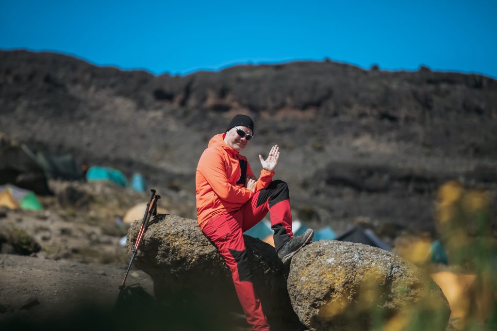 7 Days vs 8 Days Kilimanjaro comparison illustrating differences in acclimatization, itinerary, cost, summit preparation, and trekking experience.