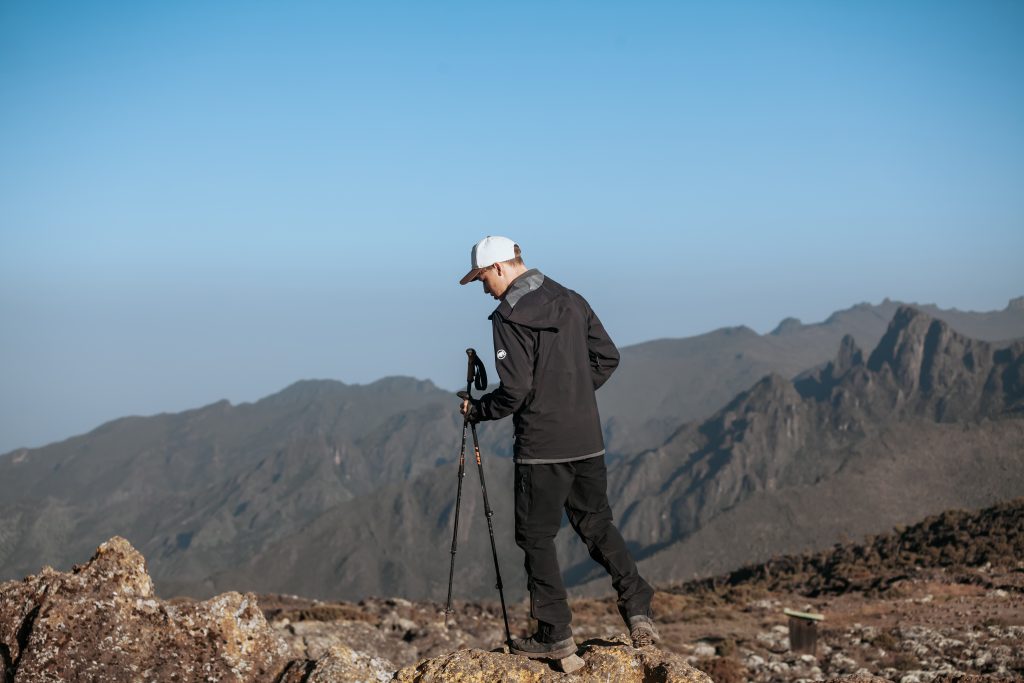 Kilimanjaro route comparison showing 7-day and 8-day climbing itineraries, acclimatization, costs, and trekking experience differences.